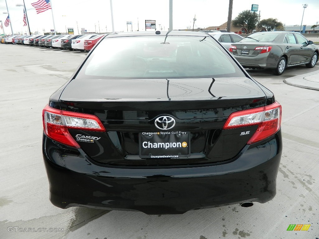 2012 Camry SE - Attitude Black Metallic / Black photo #6