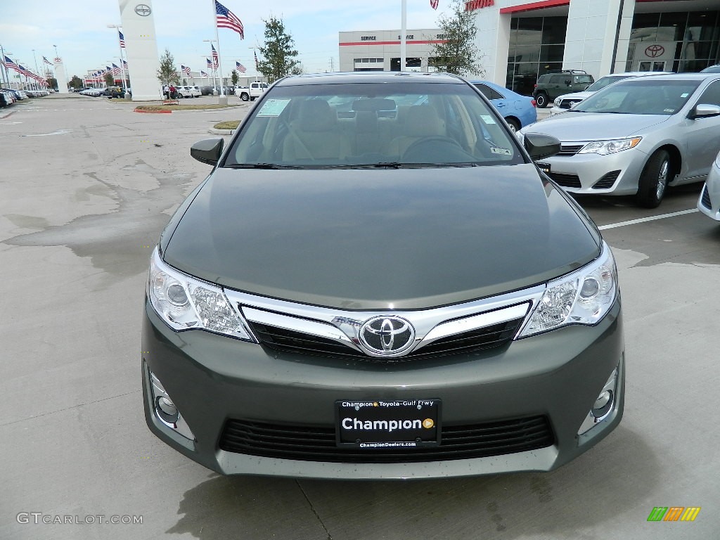 2012 Camry XLE - Cypress Green Pearl / Ivory photo #2