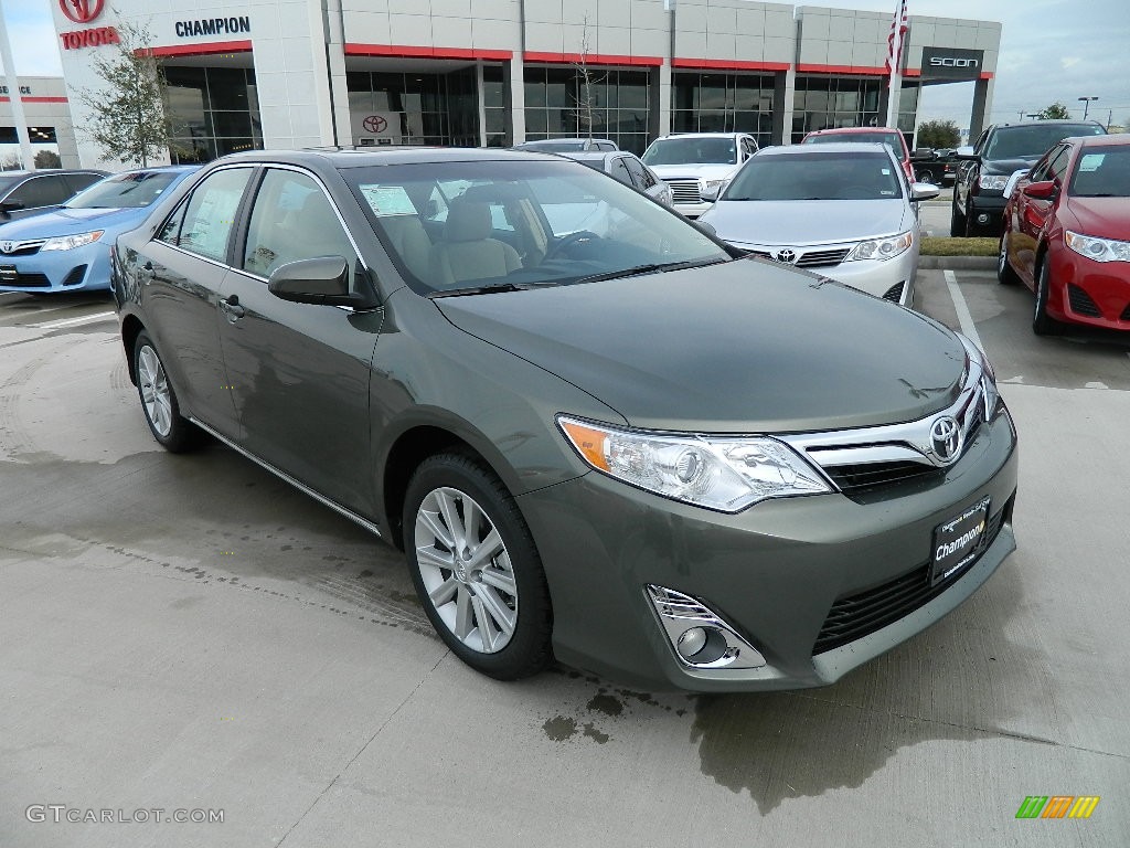2012 Camry XLE - Cypress Green Pearl / Ivory photo #3