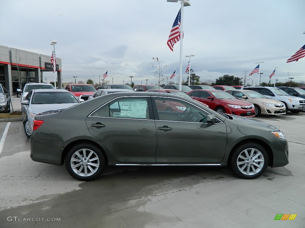 2012 Camry XLE - Cypress Green Pearl / Ivory photo #4