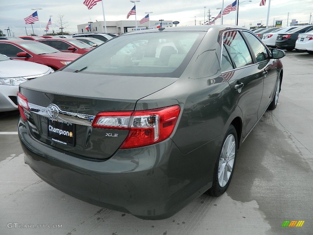 2012 Camry XLE - Cypress Green Pearl / Ivory photo #5