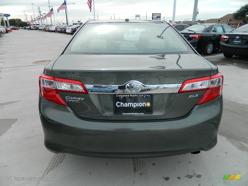 2012 Camry XLE - Cypress Green Pearl / Ivory photo #6