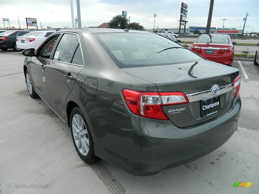 2012 Camry XLE - Cypress Green Pearl / Ivory photo #7