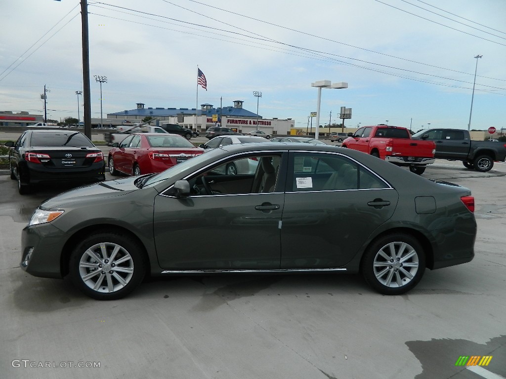 2012 Camry XLE - Cypress Green Pearl / Ivory photo #8