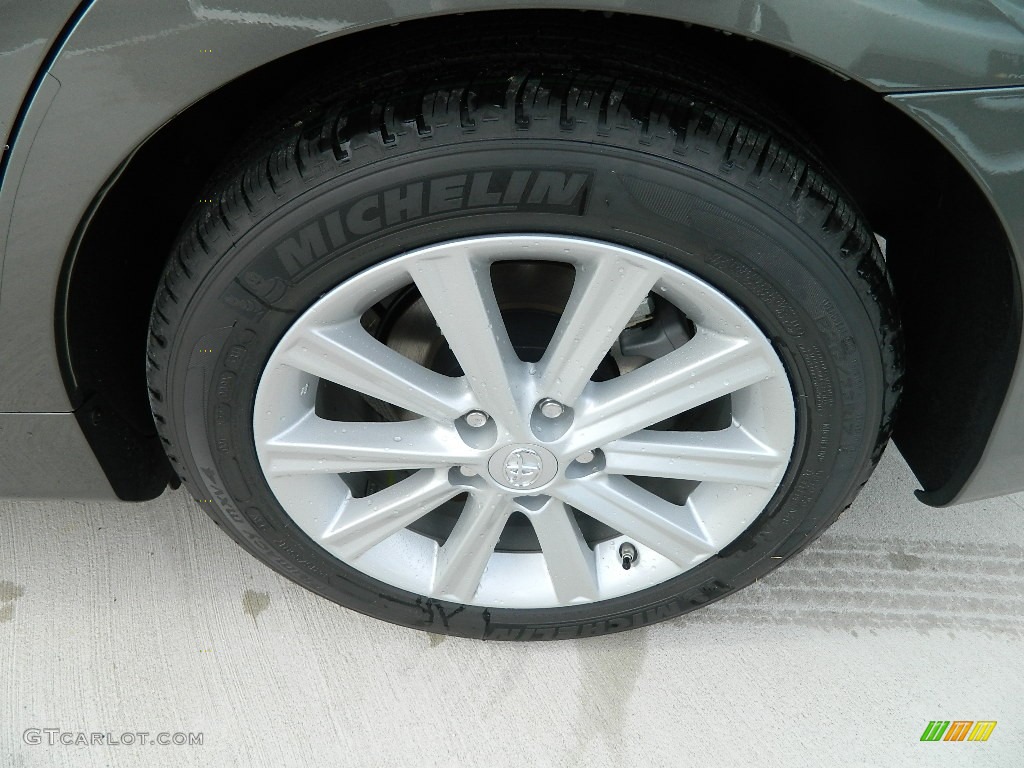 2012 Camry XLE - Cypress Green Pearl / Ivory photo #10