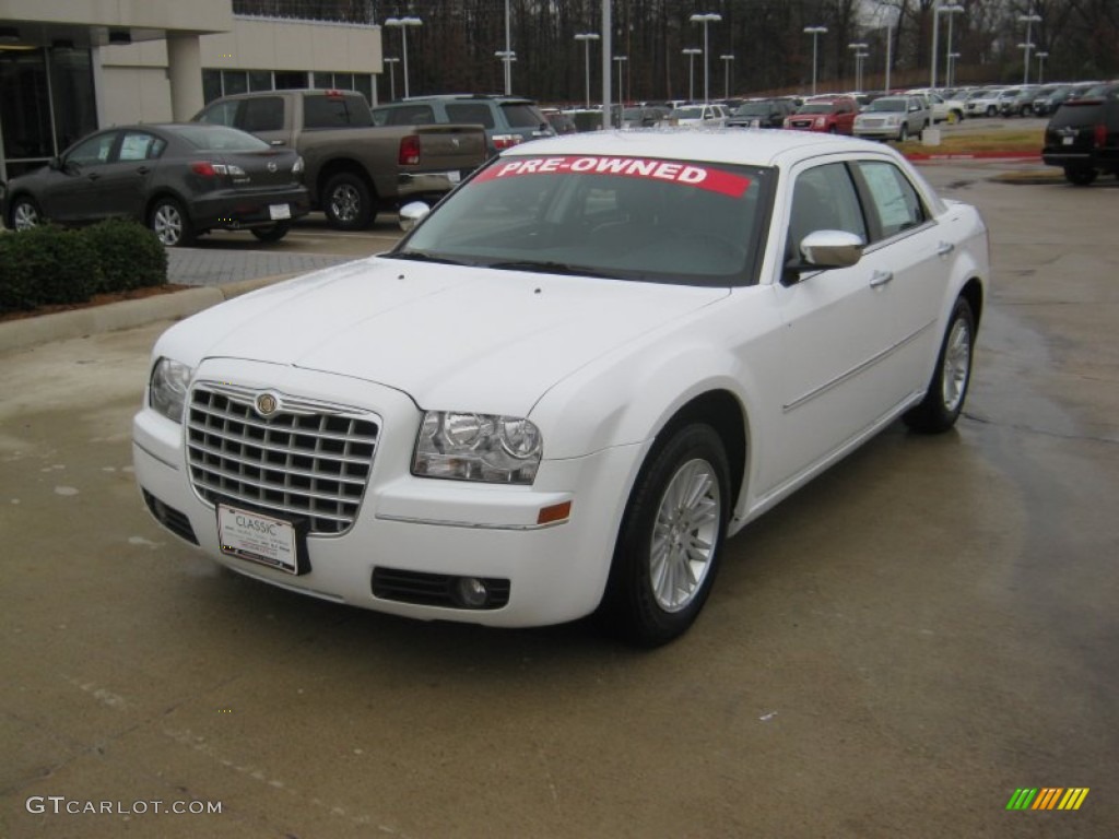 Bright White Chrysler 300