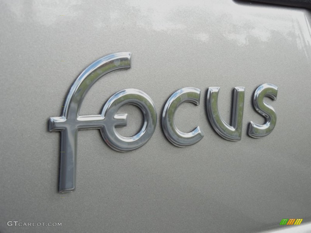 2003 Focus SE Sedan - Arizona Beige Metallic / Medium Parchment photo #9