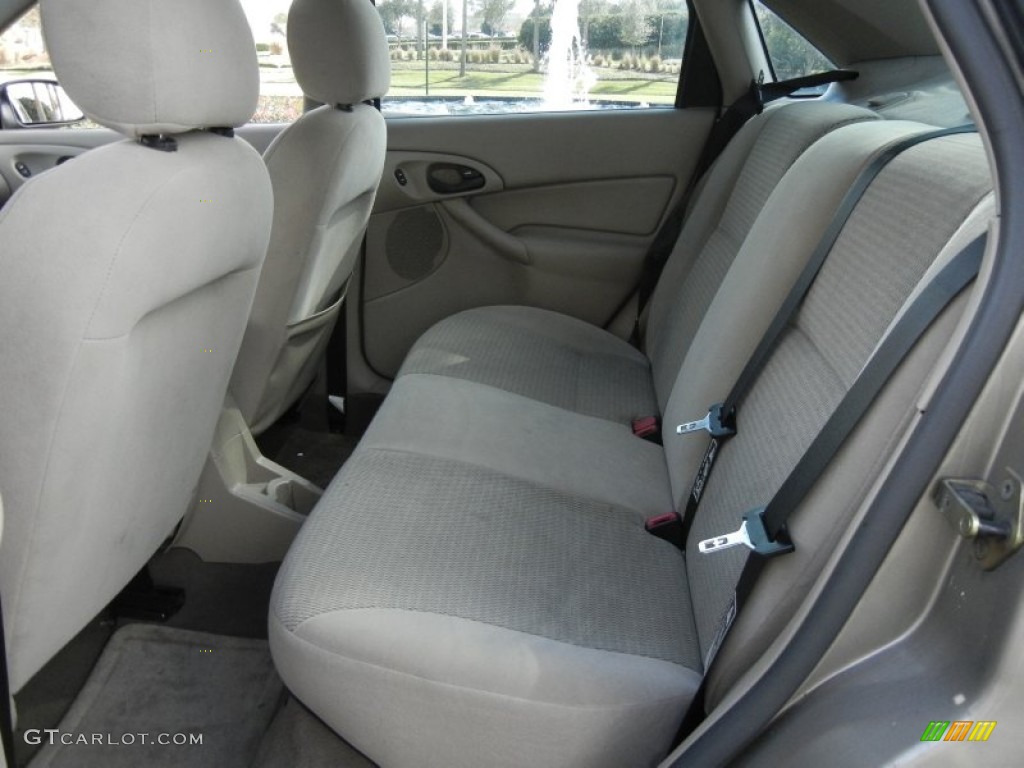 2003 Focus SE Sedan - Arizona Beige Metallic / Medium Parchment photo #15