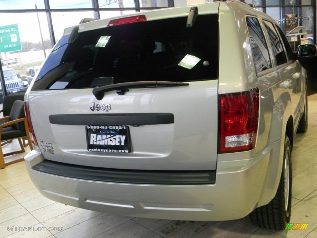 2008 Grand Cherokee Laredo 4x4 - Bright Silver Metallic / Dark Slate Gray photo #7