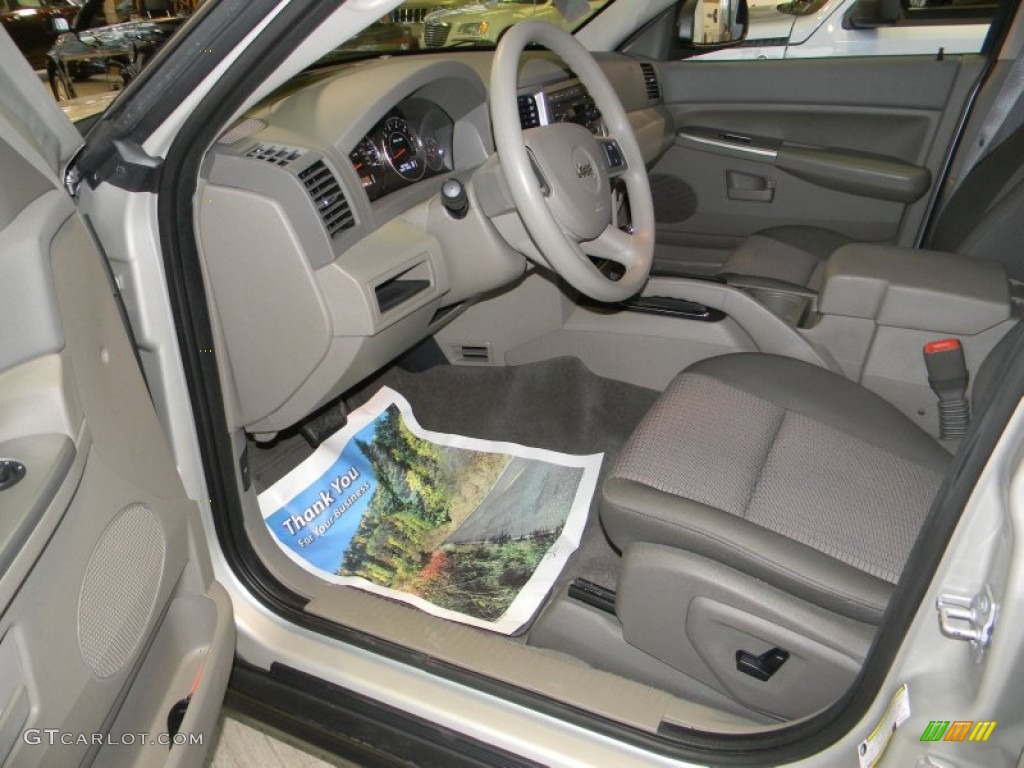 2008 Grand Cherokee Laredo 4x4 - Bright Silver Metallic / Dark Slate Gray photo #11