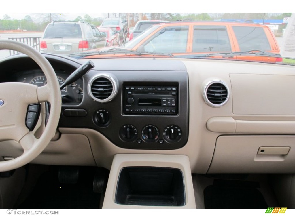 2003 Expedition XLT 4x4 - Arizona Beige Metallic / Medium Parchment photo #12