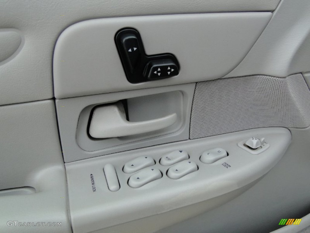 1998 Ford Crown Victoria LX Sedan Controls Photo #59396342