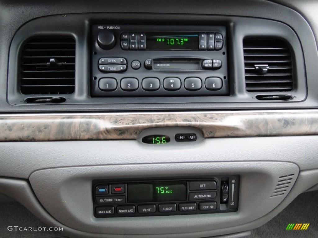 1998 Ford Crown Victoria LX Sedan Audio System Photos