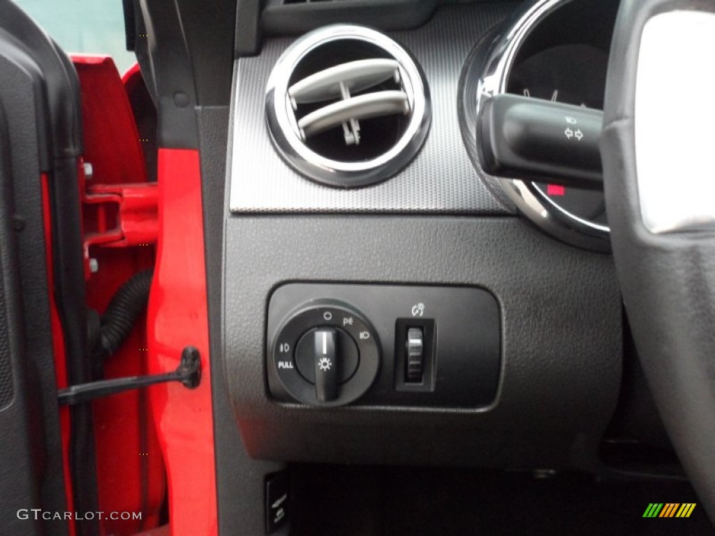 2006 Mustang V6 Premium Convertible - Torch Red / Dark Charcoal photo #40