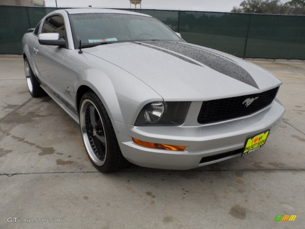 2005 Mustang V6 Deluxe Coupe - Satin Silver Metallic / Light Graphite photo #1