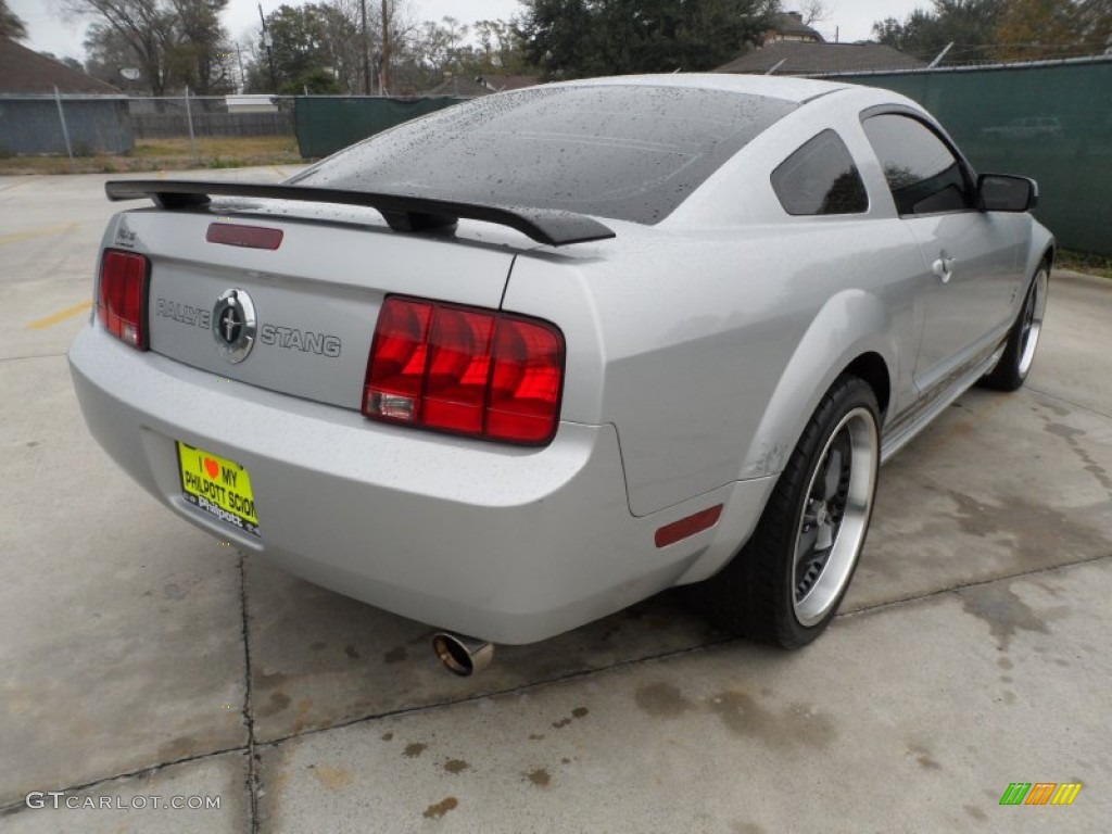 2005 Mustang V6 Deluxe Coupe - Satin Silver Metallic / Light Graphite photo #3