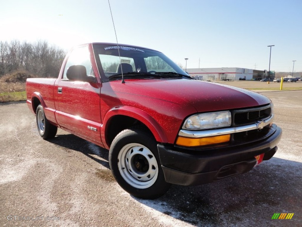 1998 S10 Regular Cab - Bright Red / Graphite photo #1