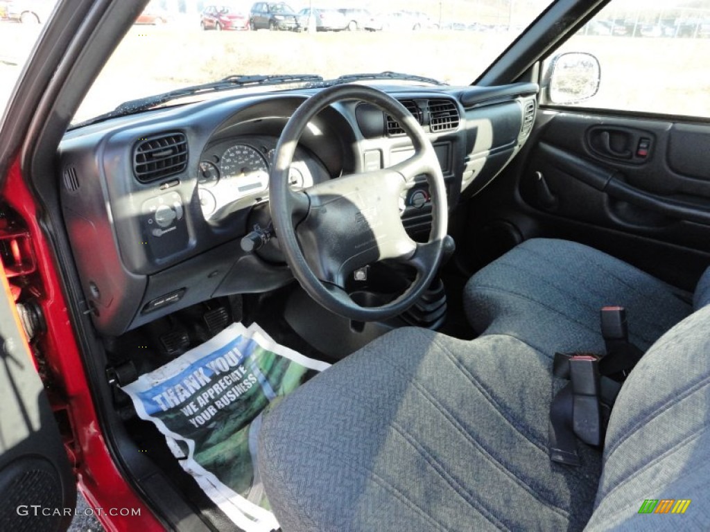 1998 S10 Regular Cab - Bright Red / Graphite photo #5