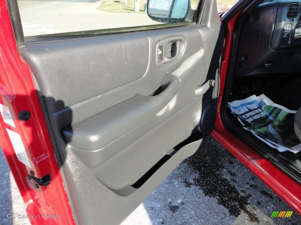 1998 S10 Regular Cab - Bright Red / Graphite photo #20