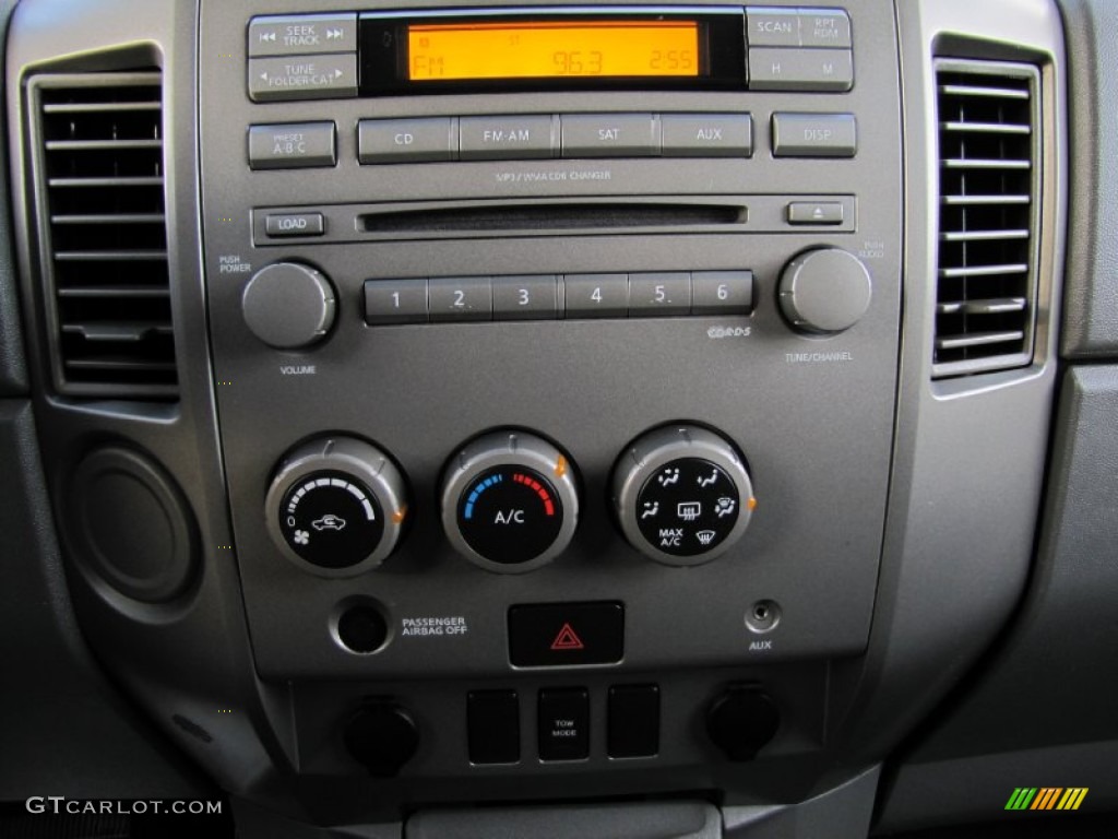 2006 Nissan Titan XE Crew Cab Controls Photo #59406389
