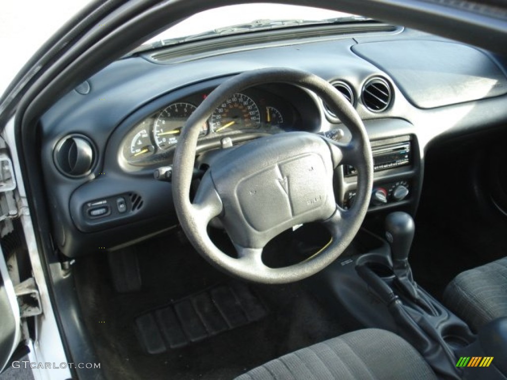 1996 Grand Am SE Coupe - Bright White / Pewter photo #8