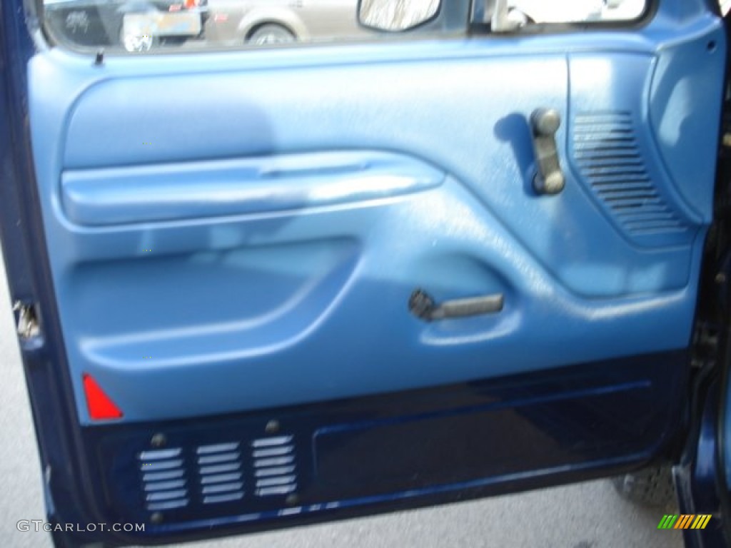 1994 F150 XL Regular Cab 4x4 - Royal Blue Metallic / Blue photo #10