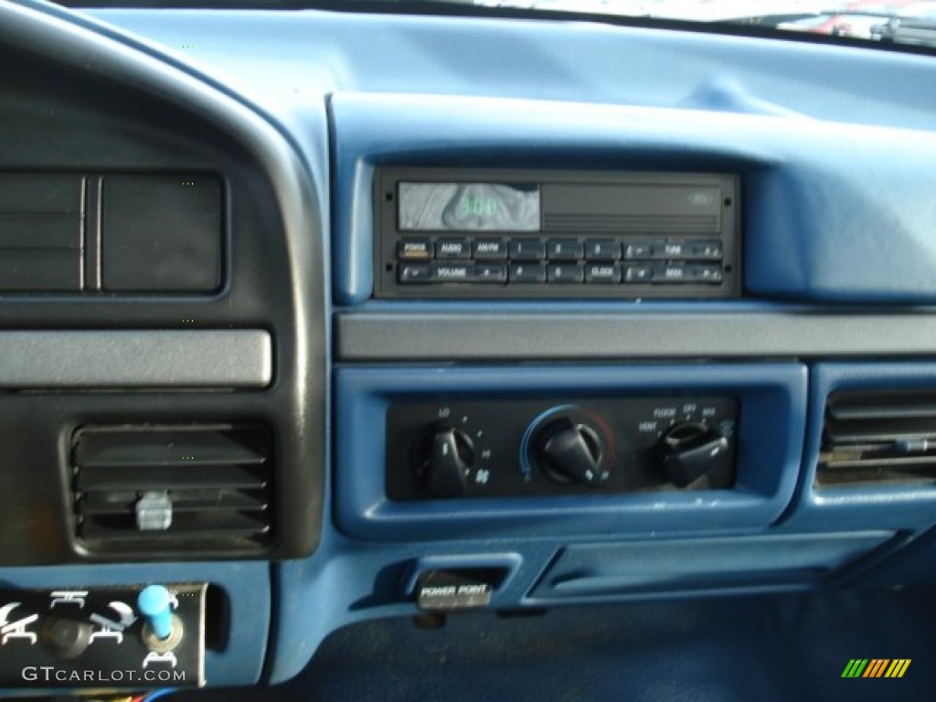 1994 F150 XL Regular Cab 4x4 - Royal Blue Metallic / Blue photo #11