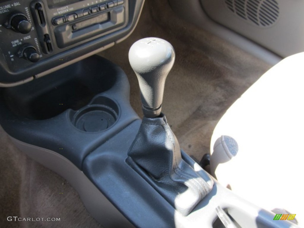 1998 Cavalier Coupe - Bright White / Gray photo #11