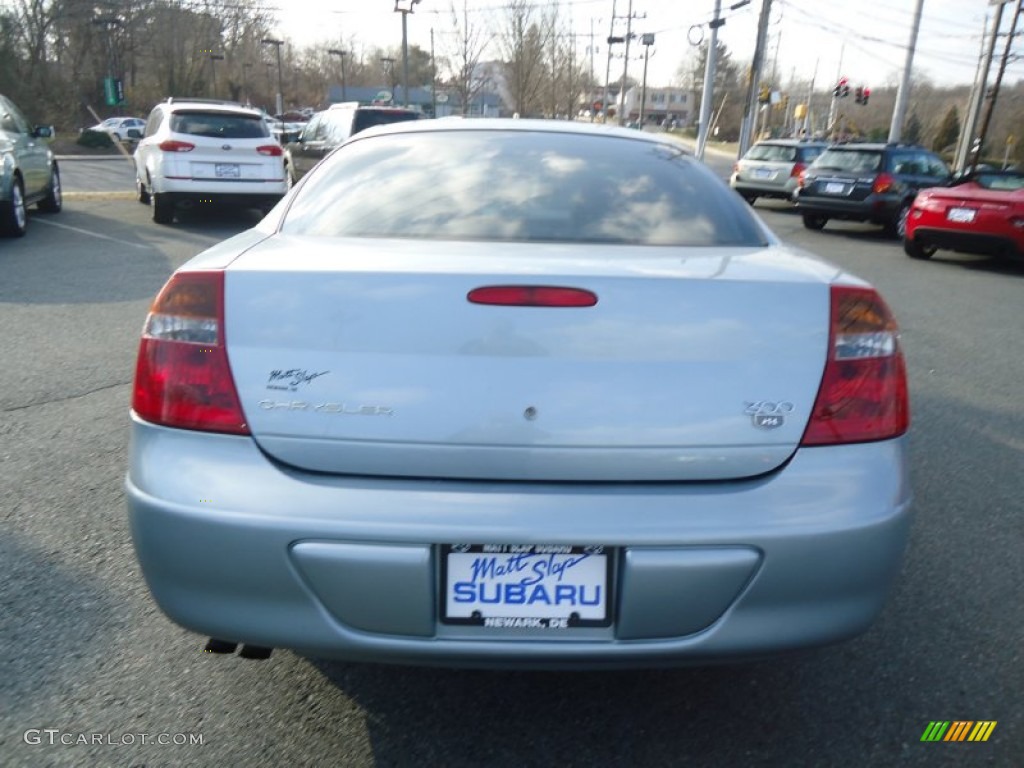 2004 300 M Sedan - Butane Blue Pearl / Light Taupe photo #7