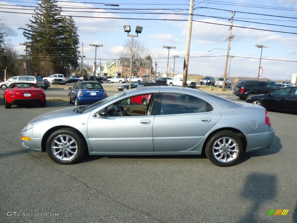 2004 300 M Sedan - Butane Blue Pearl / Light Taupe photo #9