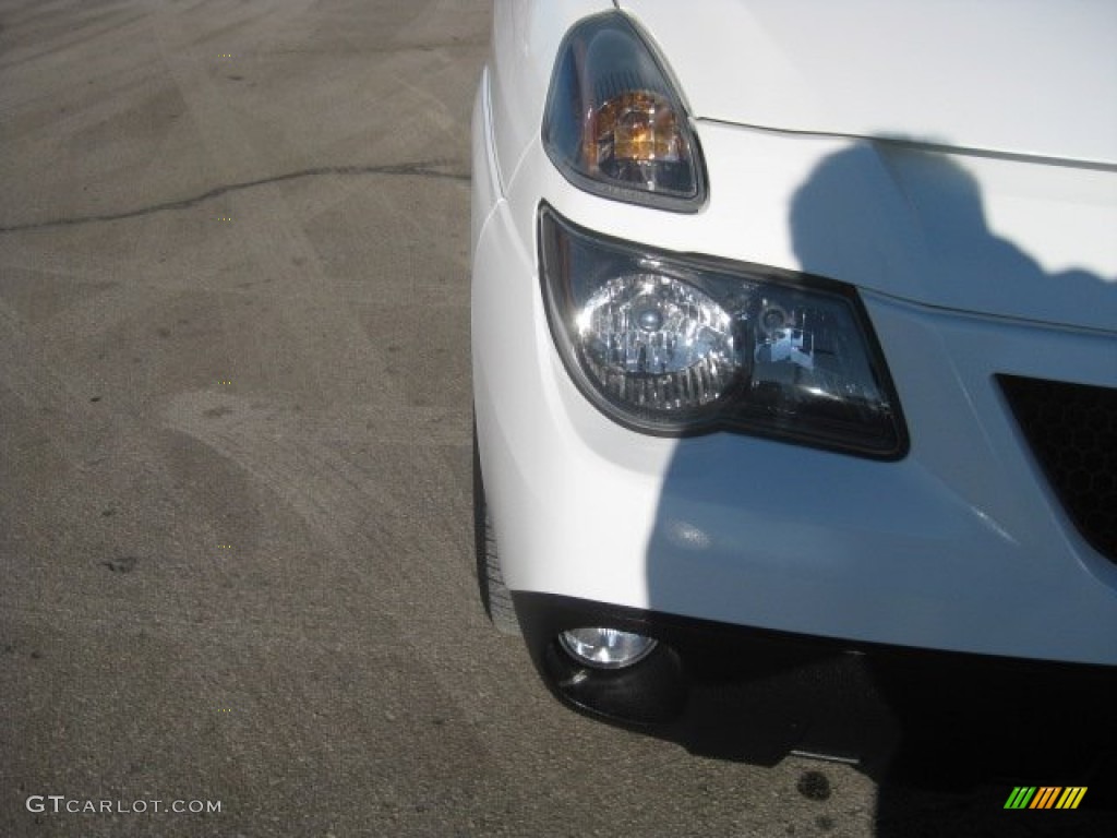 2004 Aztek  - Summit White / Dark Gray photo #13