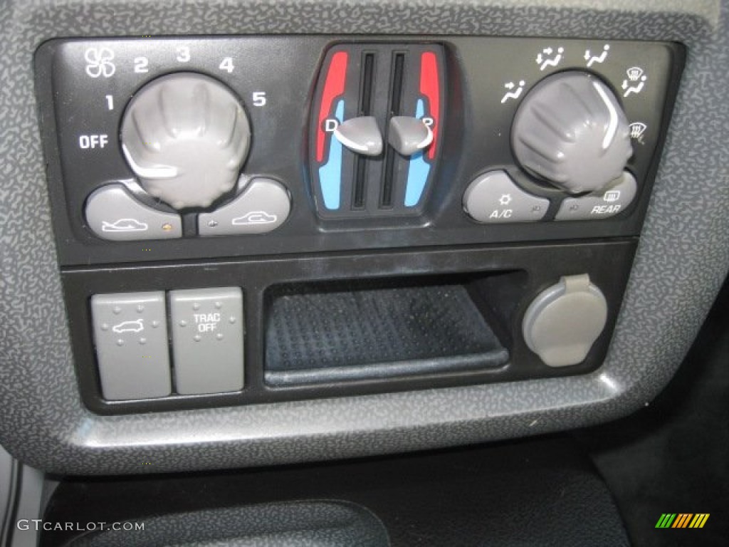 2004 Aztek  - Summit White / Dark Gray photo #27