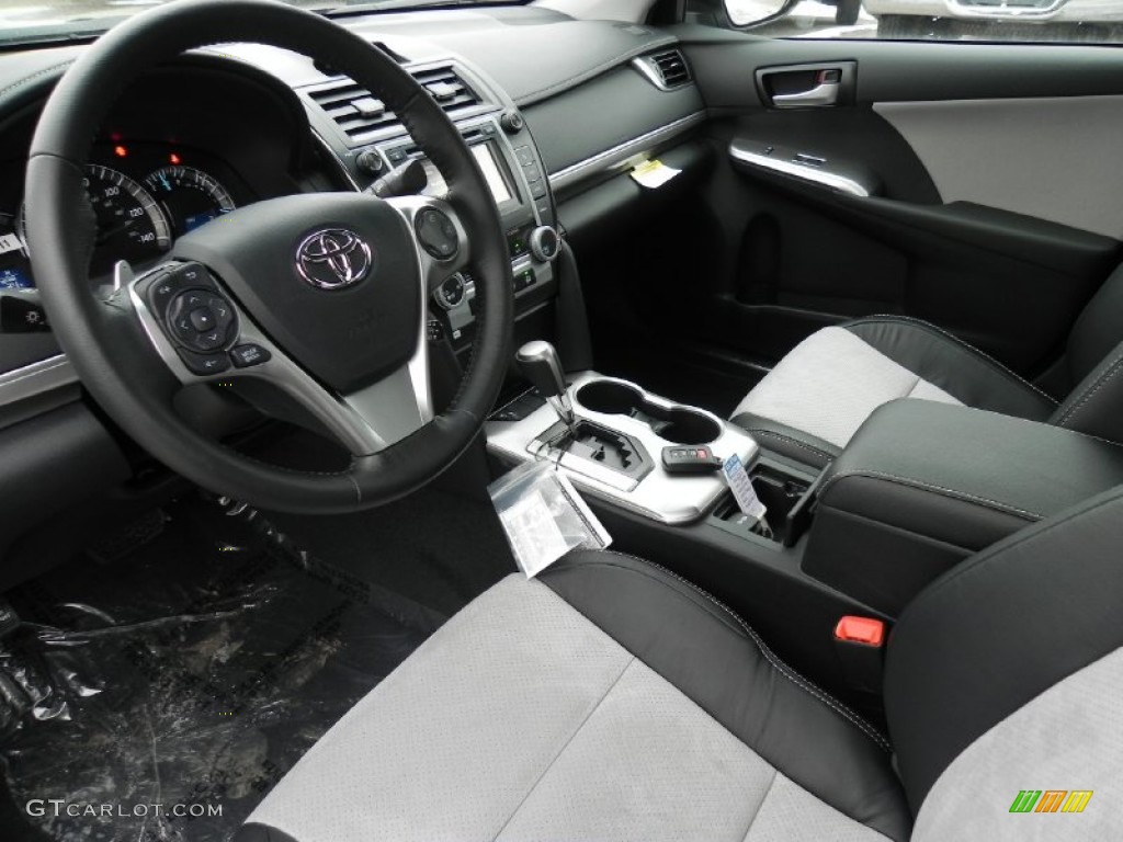 2012 Toyota Camry SE V6 interior Photo #59445023