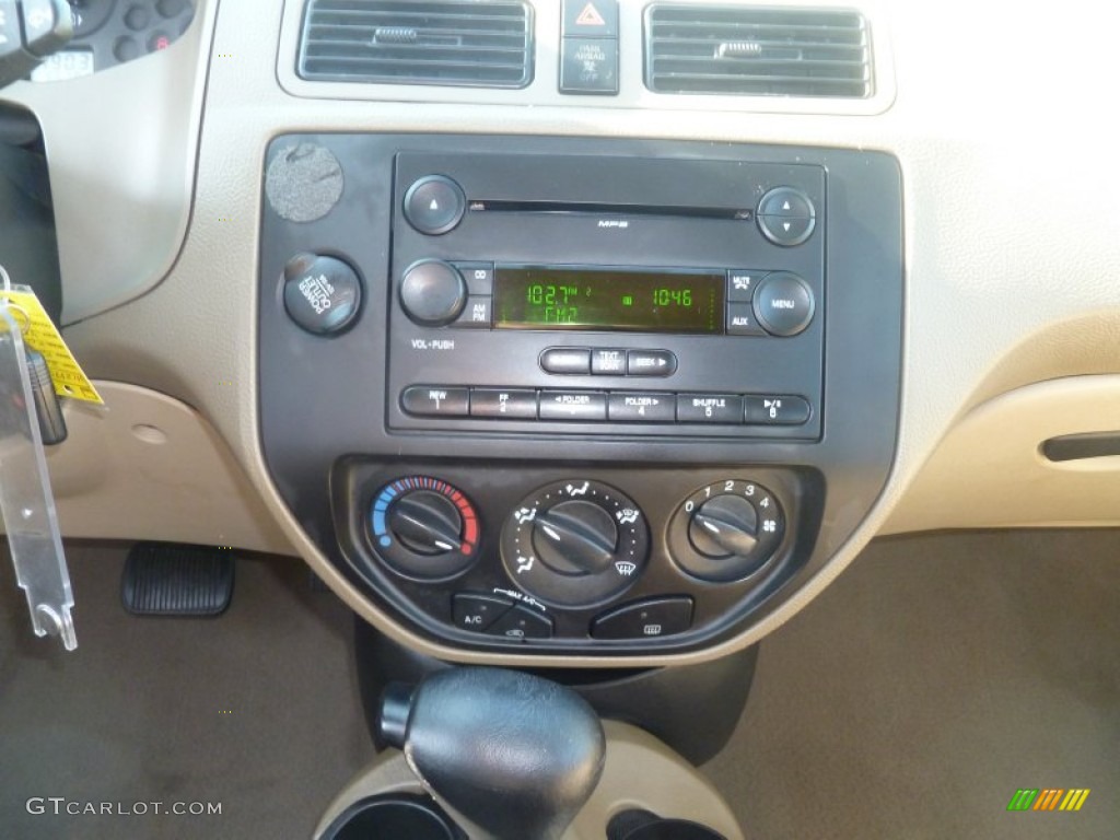 2007 Ford Focus ZX4 SE Sedan Controls Photo #59452754