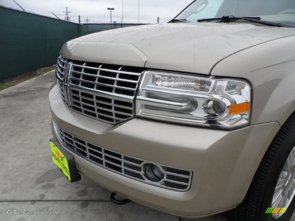 2008 Navigator Luxury - Light French Silk Metallic / Stone photo #11