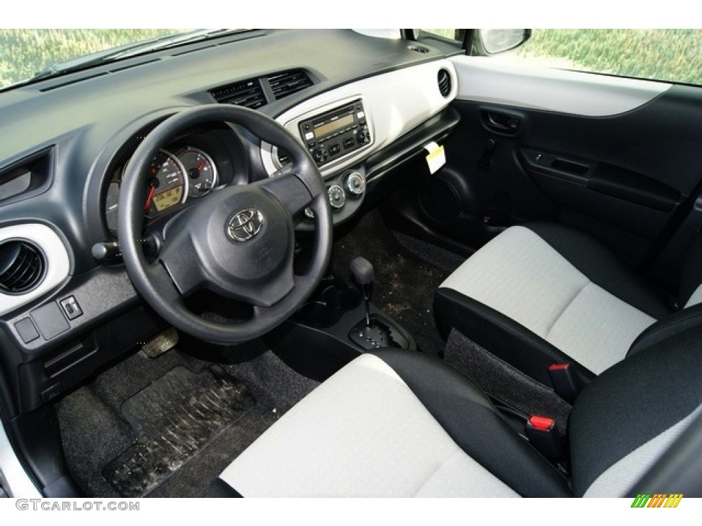 Ash Gray Interior 2012 Toyota Yaris L 5 Door Photo #59455112