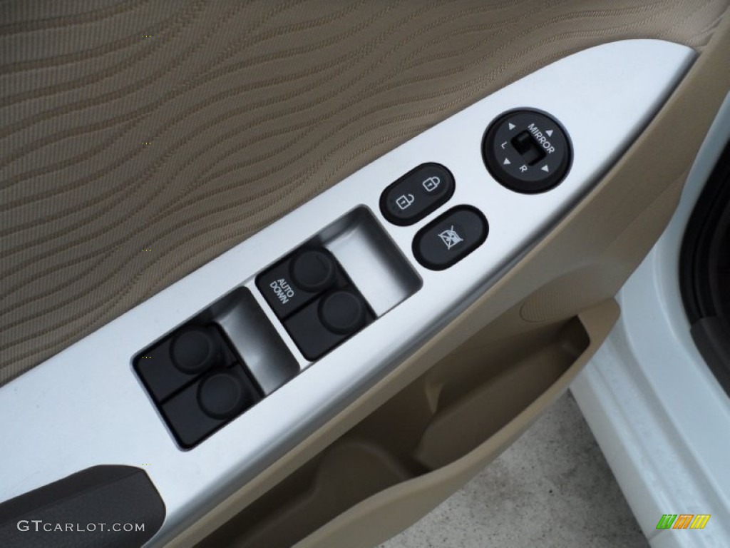 2012 Hyundai Accent GLS 4 Door Controls Photo #59456357