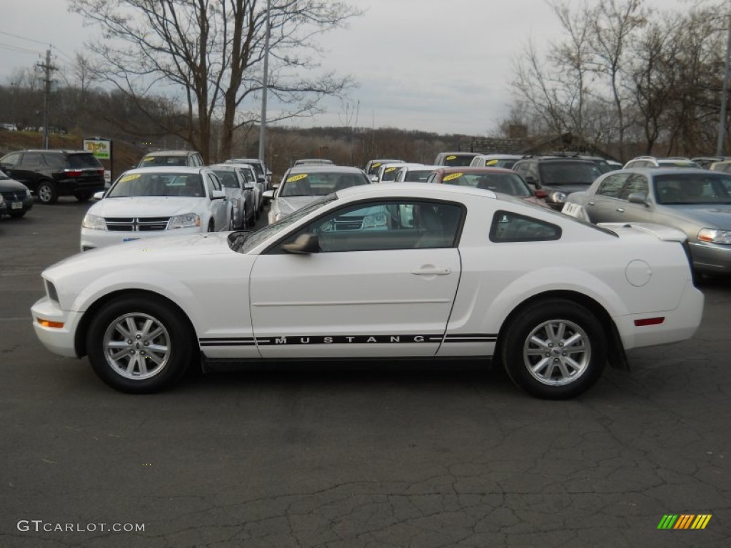 2007 Mustang V6 Deluxe Coupe - Performance White / Light Graphite photo #12