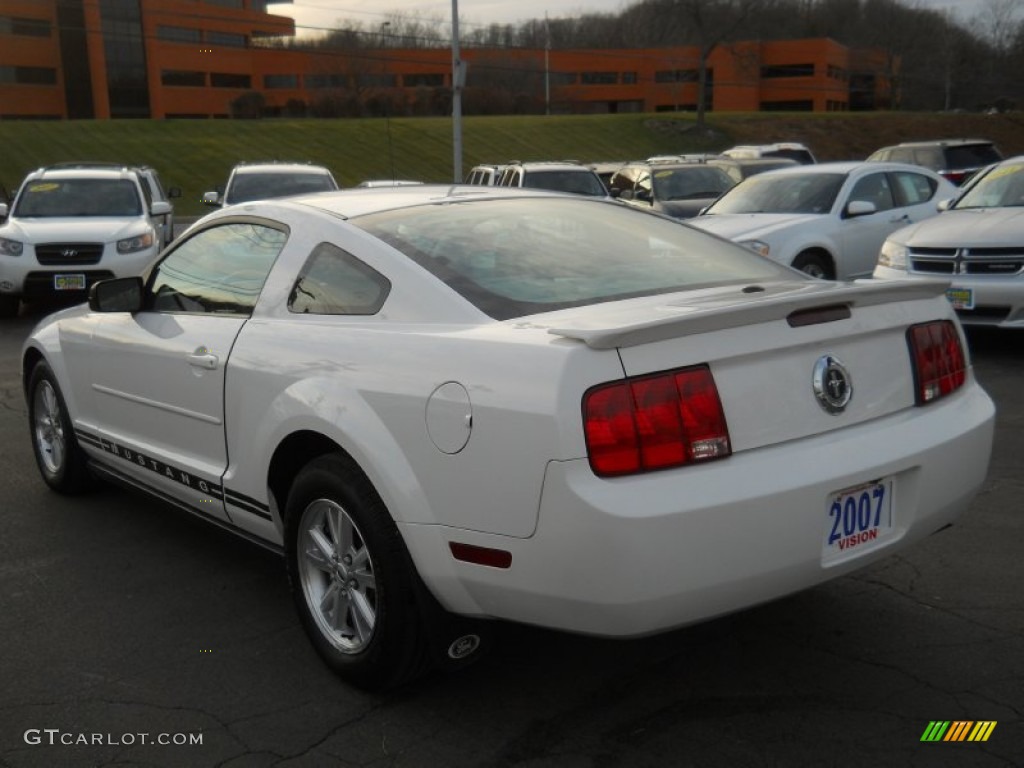 2007 Mustang V6 Deluxe Coupe - Performance White / Light Graphite photo #13