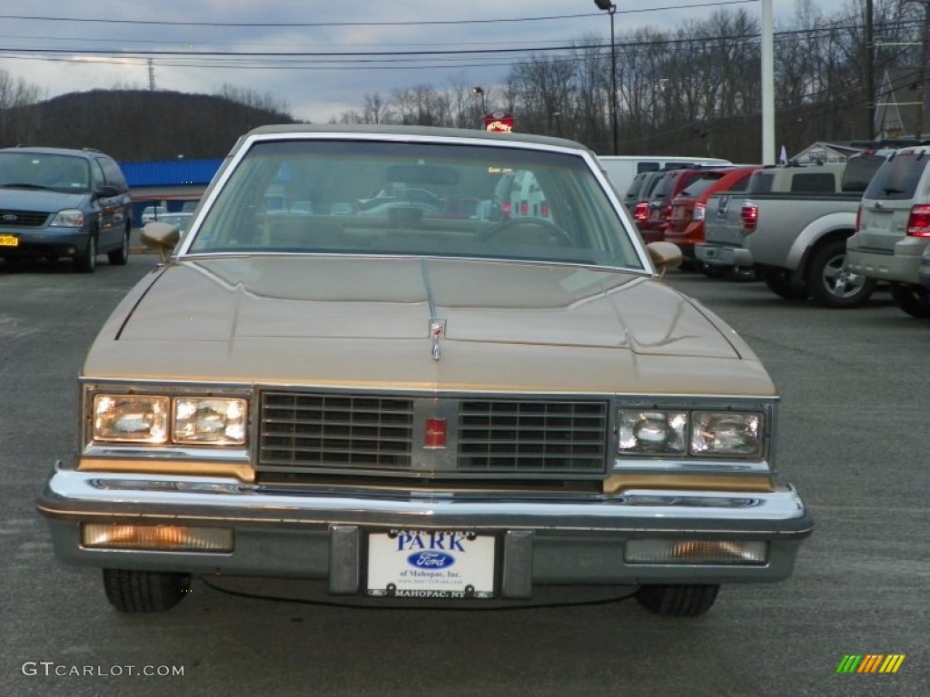 1987 Cutlass Supreme Brougham - Sungold Metallic / Beige photo #19
