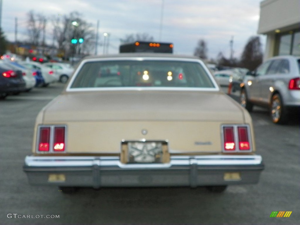 1987 Cutlass Supreme Brougham - Sungold Metallic / Beige photo #20