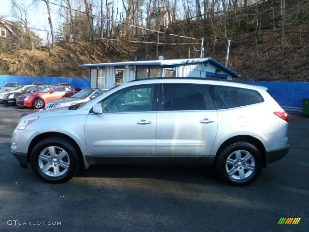 2010 Traverse LT - Silver Ice Metallic / Dark Gray/Light Gray photo #2