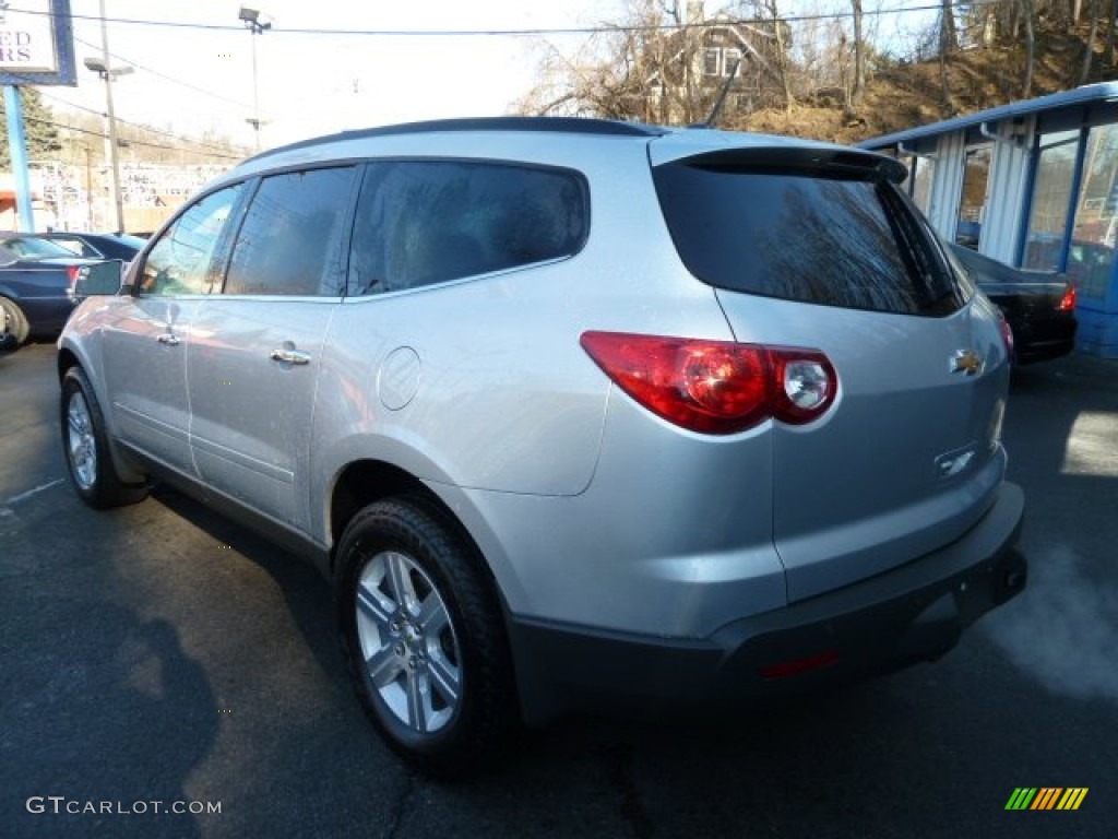 2010 Traverse LT - Silver Ice Metallic / Dark Gray/Light Gray photo #3