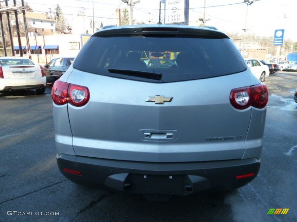 2010 Traverse LT - Silver Ice Metallic / Dark Gray/Light Gray photo #4