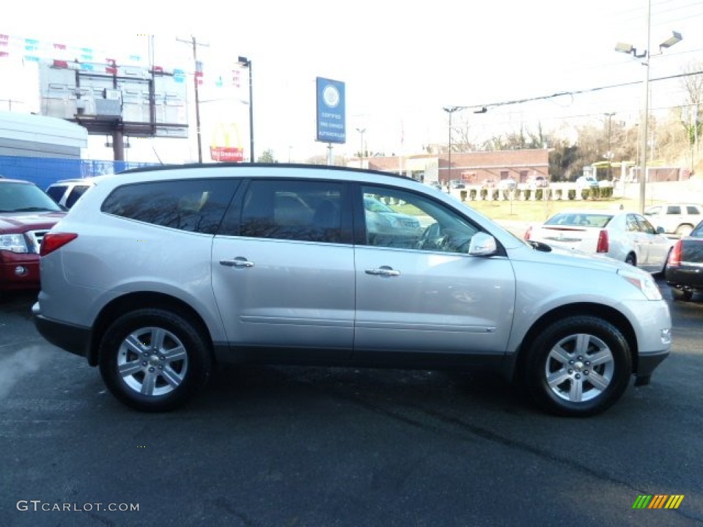 2010 Traverse LT - Silver Ice Metallic / Dark Gray/Light Gray photo #6