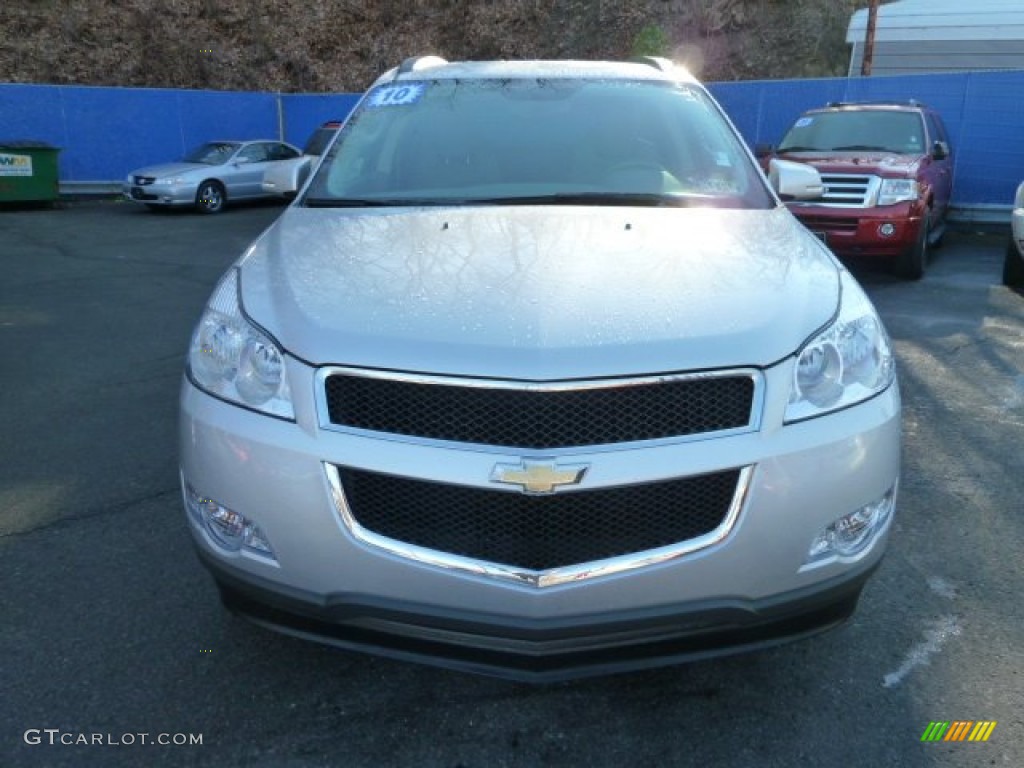 2010 Traverse LT - Silver Ice Metallic / Dark Gray/Light Gray photo #8