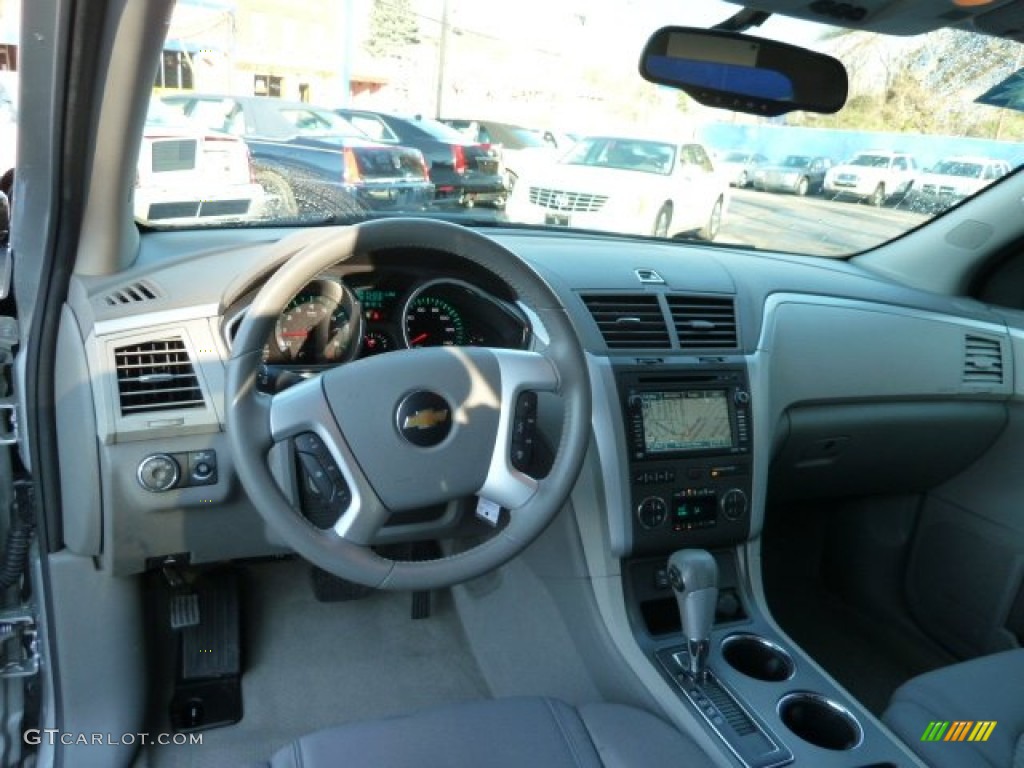 2010 Traverse LT - Silver Ice Metallic / Dark Gray/Light Gray photo #14