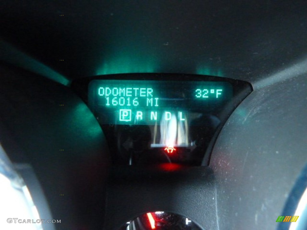 2010 Traverse LT - Silver Ice Metallic / Dark Gray/Light Gray photo #20