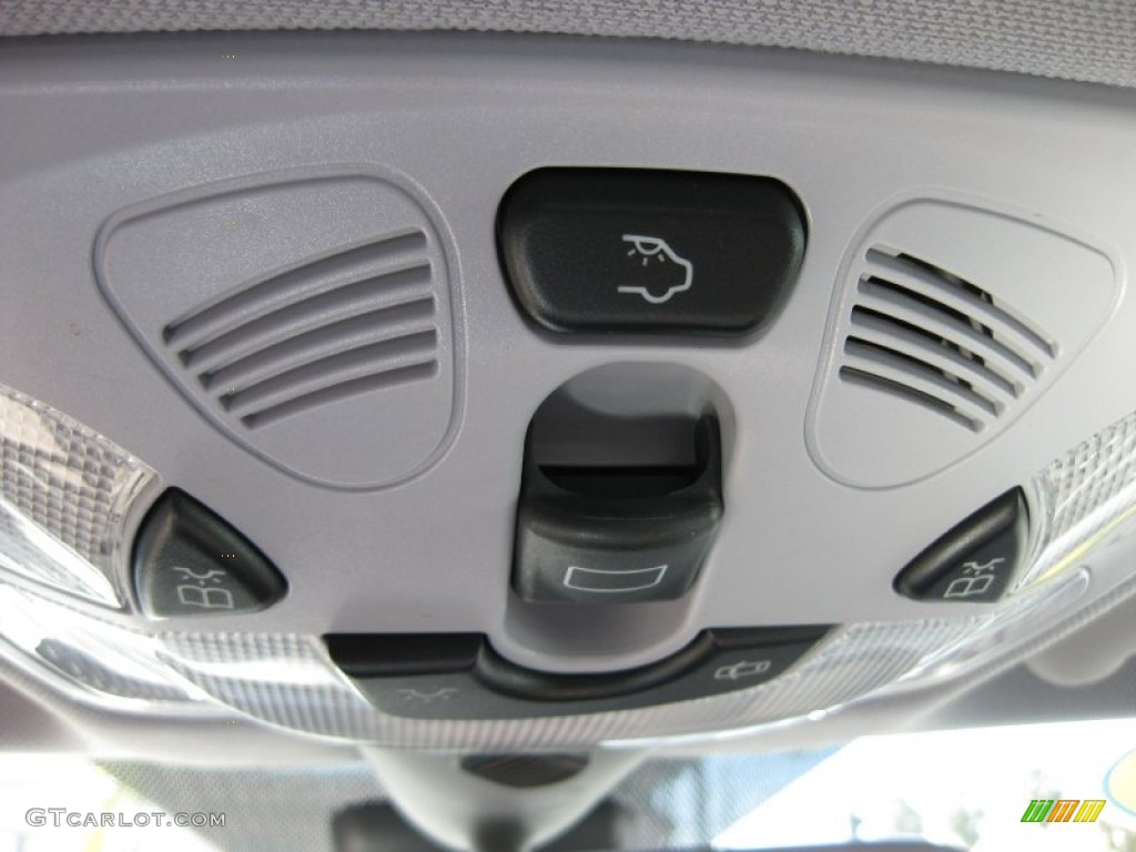 2004 Mercedes-Benz C 320 Sedan Controls Photos