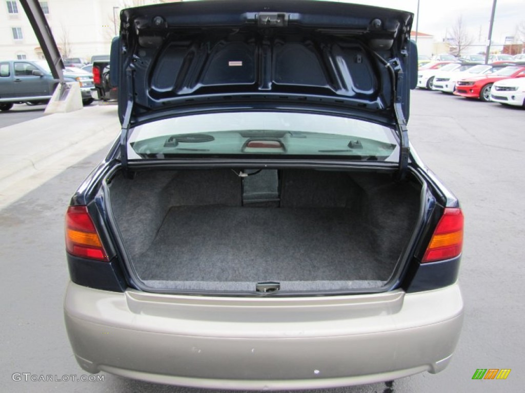 2004 Subaru Outback Limited Sedan Trunk Photo #59481082